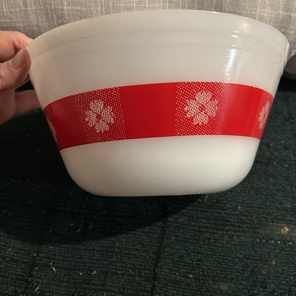 Federal Glass Red and White gingham band pattern milk glass mixing bowl - Picture 3 of 7